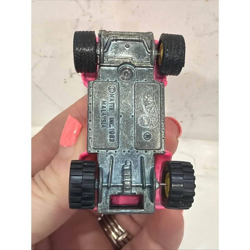 1983 HOT WHEELS CALIFORNIA CUSTOM VW BAJA BUG BEETLE PINK W/REAL RIDERS‎